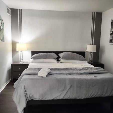 Desirable Condo In Central Ралей Екстериор снимка